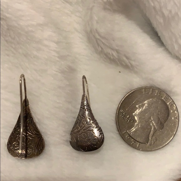 Sterling silver teardrop earrings - Picture 3 of 4